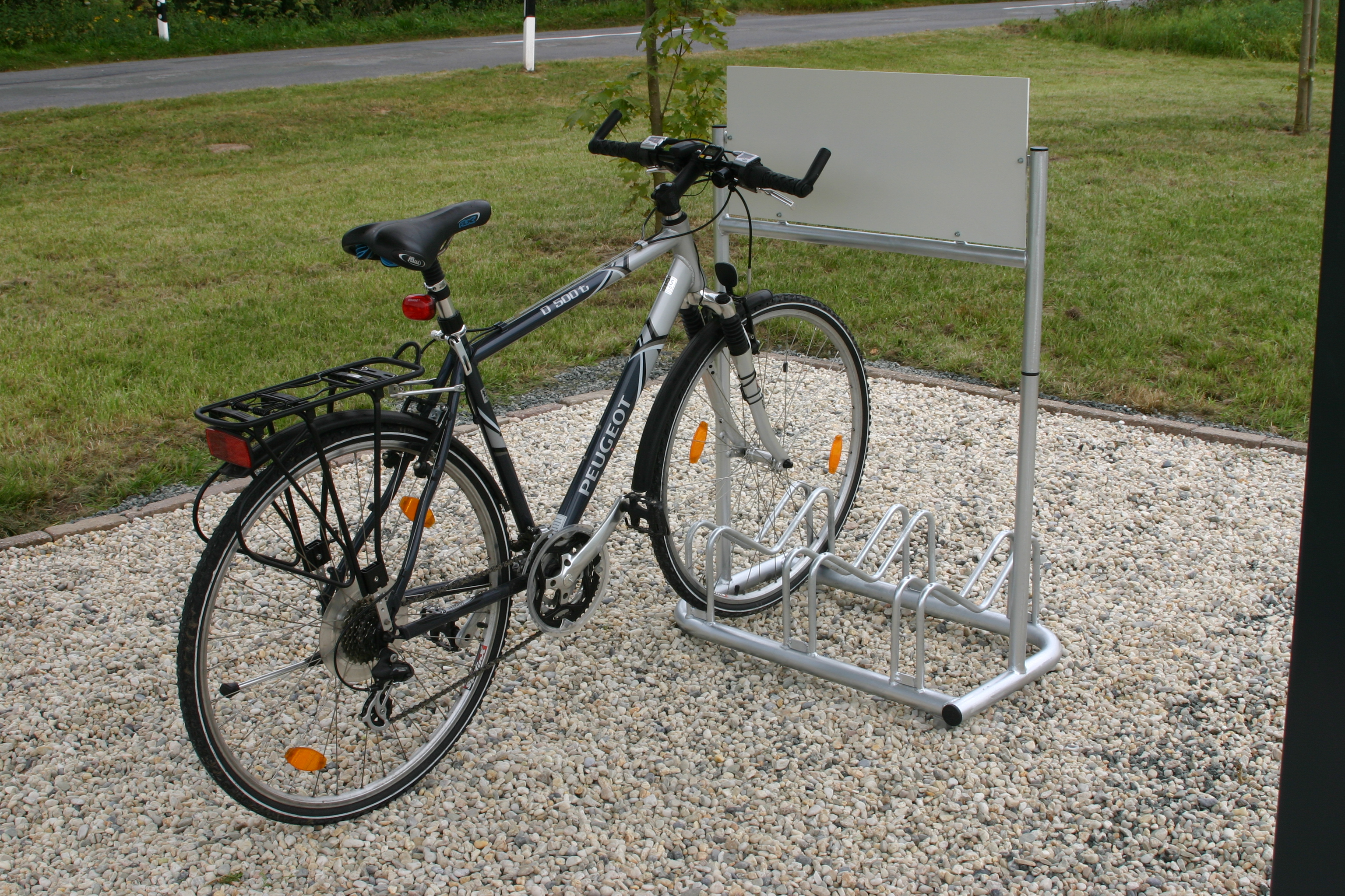 Werbe-Fahrradständer PIAVE mit Werbeschild Rechteckform